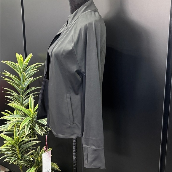 HYPE Moisture wicking, 360 stretch, compression sculpting, breathable,4 pockets - Picture 5 of 11